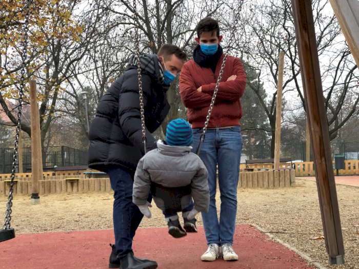 Hongaria Ubah Definisi Keluarga dalam Konstitusinya, Batasi Pasangan Sejenis Adopsi Anak