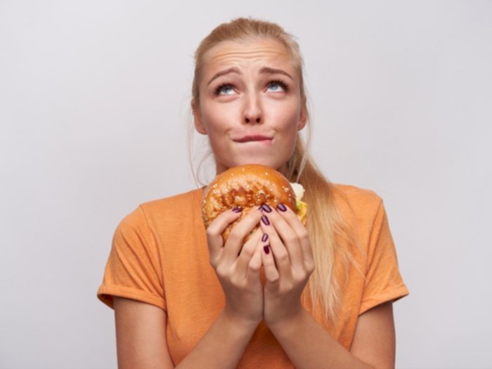 3 Cara Mengekang Kebiasaan Makan Berlebihan