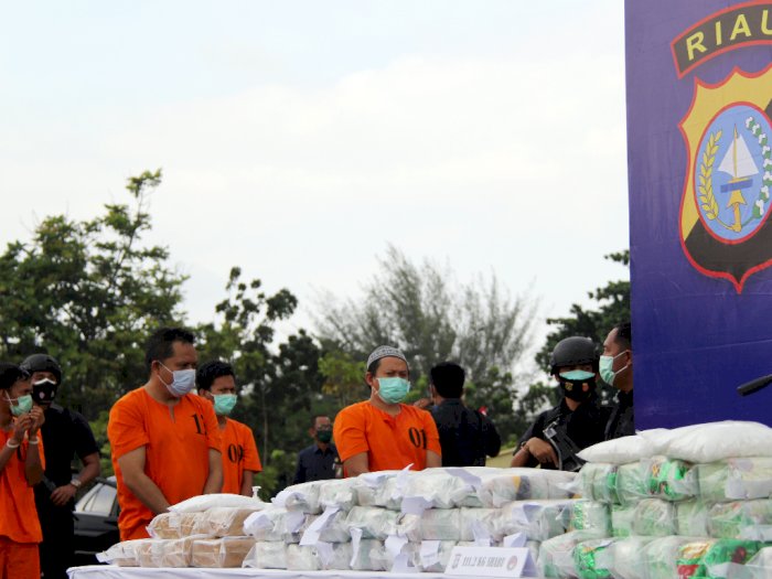 FOTO: Polda Riau Musnahkan Barang Bukti Narkotika