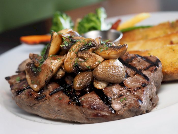 Perbedaan Daging Steak Tenderloin dan Sirloin Indozone.id
