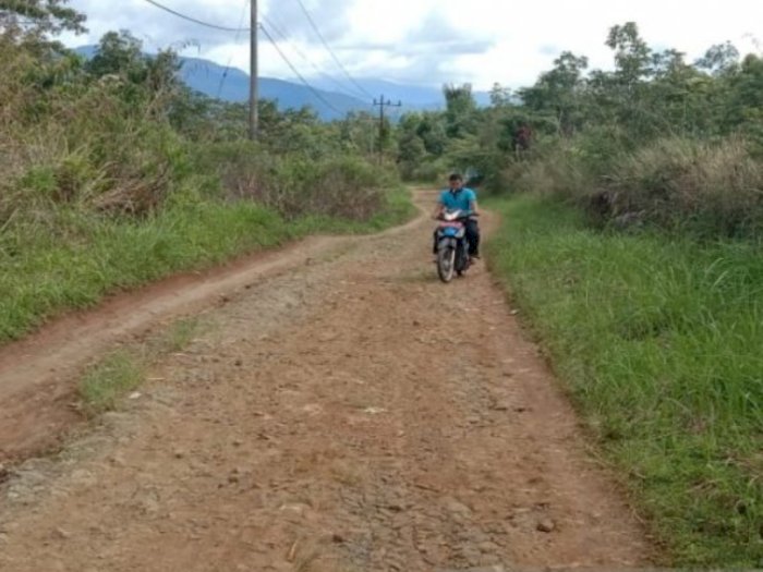 Warga Tolang Sipirok Tapsel Berharap Pemerintah Lakukan Perbaikan Jalan Desa