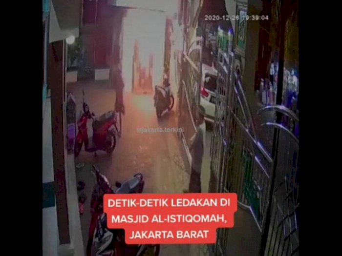 Jamaah Masjid Al-Istiqomah Cengkareng Amankan Pria Lempar Bom Molotov, CCTV Rekam Aksinya