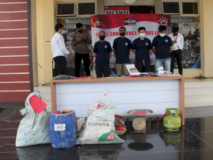 Polisi Tangkap 4 Penambang Emas Ilegal di Banten, Puluhan Karung Disita