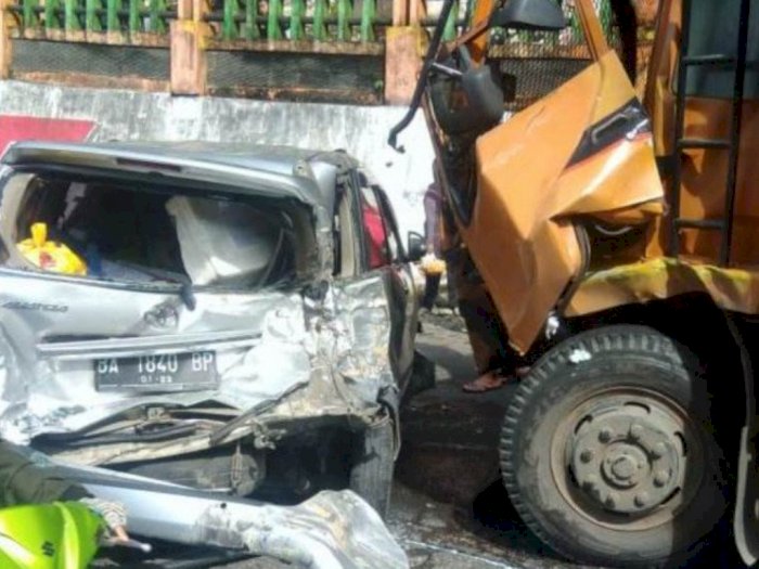 Rem Blong, 10 Unit Kendaraan Terlibat dalam Kecelakaan Beruntun tak Jauh dari Lembah Anai