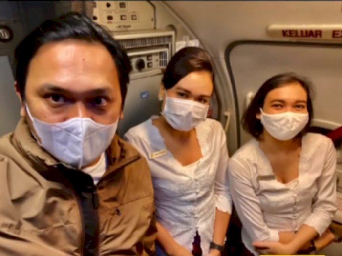 Unggah Video Pramugari Salat di Pesawat, Farhat Abbas: Menenangkan Penerbangan Penumpang