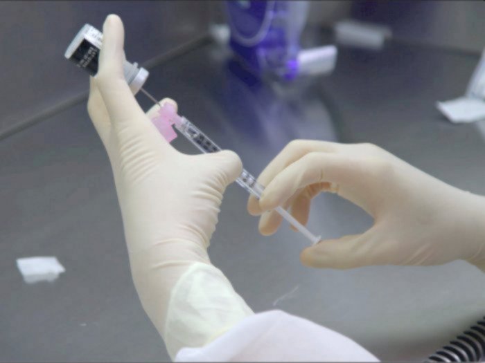 DPRD DKI Minta Anies Siapkan Data Penerima Vaksin Covid-19 yang Akurat