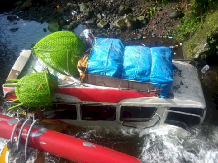 BREAKING NEWS: Tabrakan Beruntun di Lembah Anai, Rem Truk Blong, Bus Terjun ke Sungai