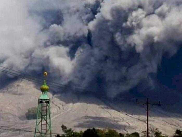 Gunung Sinabung Kembali Erupsi, Warga dan Wisatawan Dilarang Mendekati Zona Merah
