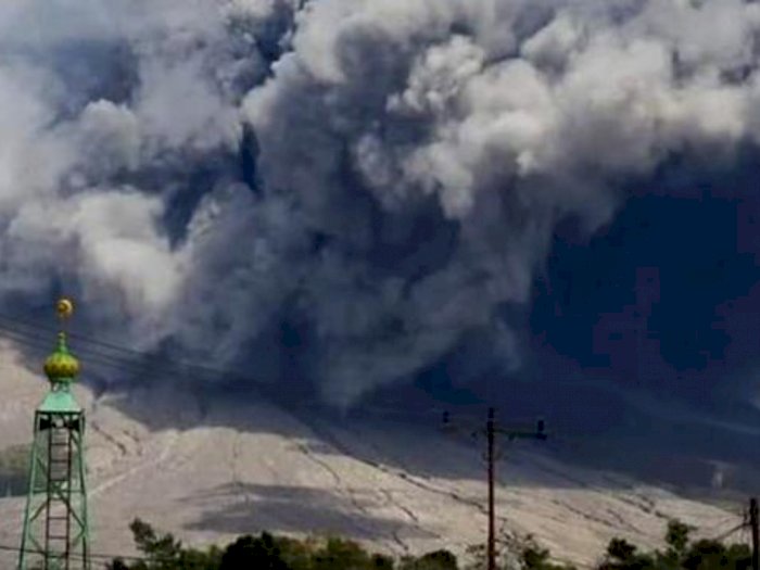 Warga dan Wisatawan Diminta Jauhi Zona Merah, Erupsi Gunung Sinabung Hingga 2.460 Meter