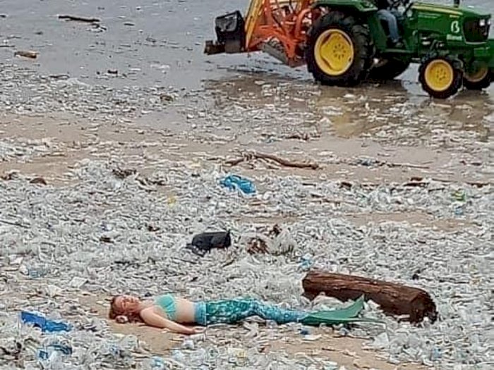 Viral Potret 'Putri Duyung' di Pantai Kuta, Netizen: Ini Tamparan Keras
