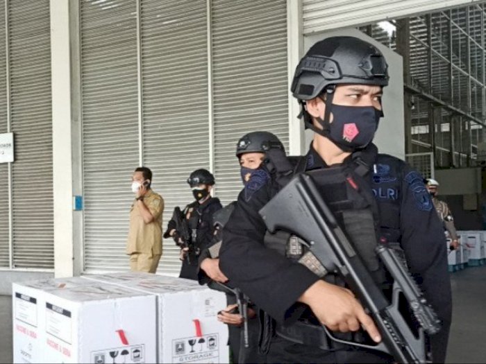 40 Ribu Dosis Vaksin Tiba di Kualanamu, Polda Sumut Turunkan Brimob Bersenjata Lengkap