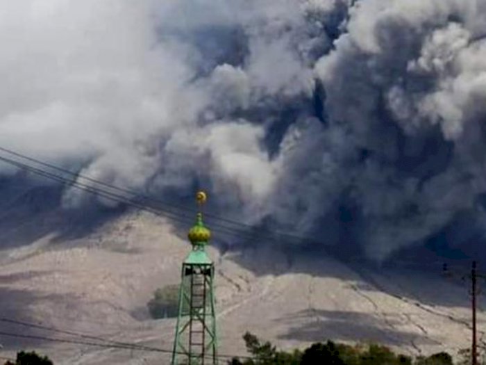 Gunung Sinabung Kembali Erupsi, Tinggi Kolom Abu Vulkanis Capai 1000 Meter 