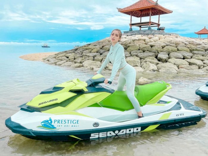 Main Jetski di Bali, Penampilan Seksi Jessica Iskandar Bikin Netizen Pangling