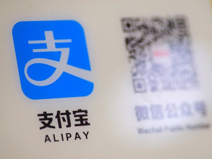 Trump Resmi Larang Transaksi Menggunakan Alipay dan WeChat Pay asal Tiongkok di AS