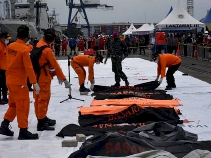 Jasad Korban Pesawat Sriwijaya Air Mulai Ditemukan, Dimasukkan ke Dalam 5 Kantong