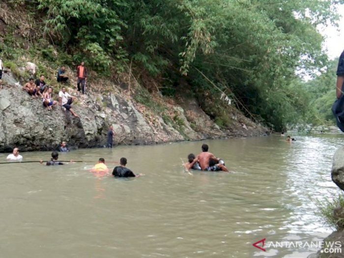 Seorang Santri Hilang di Sungai Leuwi Lengsir Saat Mandi, Tim SAR Masih Lakukan Pencarian