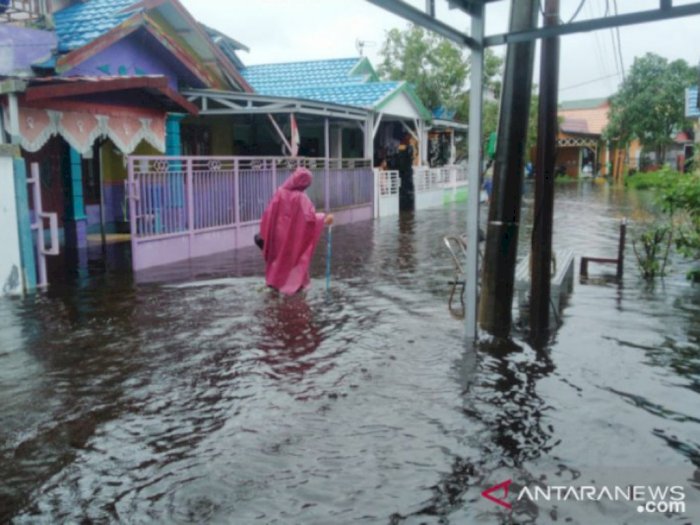Banjir Makin Tinggi, Warga di Banjarmasin Mulai Mengungsi