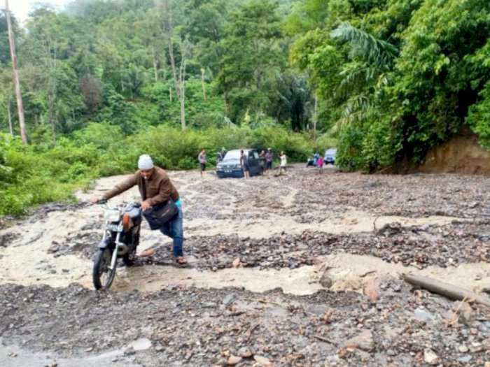 Longsor di Dua Kampung, Jalur Bireuen-Takengon Lumpuh Tertimbun Material Batu dan Lumpur
