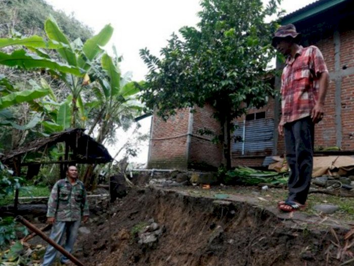 Tepat di Lokasi Pergeseran Tanah di Gampong Lamkleng, BMKG Pasang Seismometer