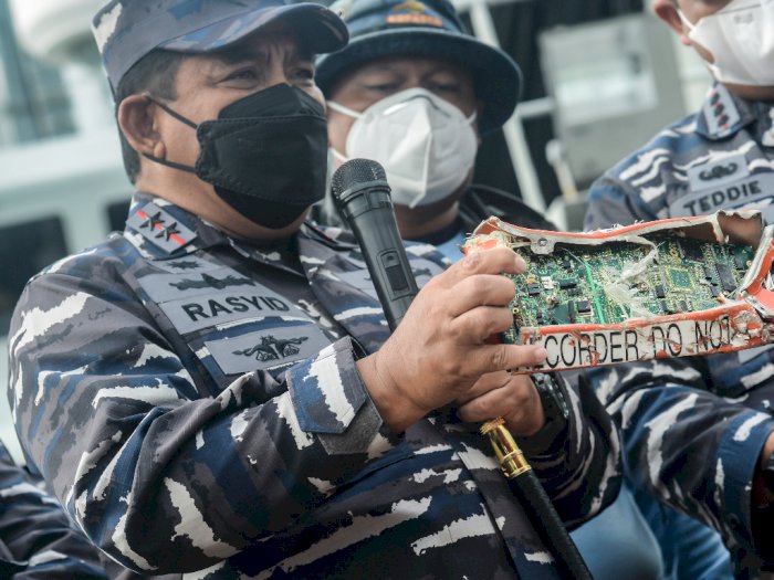 Belum Ditemukan, Basarnas Tegaskan CVR Sriwijaya SJ-182 Masih Dicari