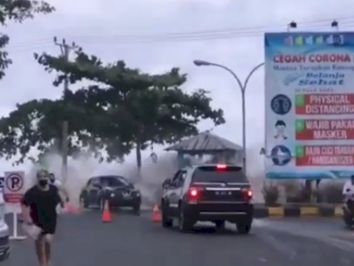 Viral Video Ombak Besar di Manado, Pusat Perbelanjaan Tergenang Air Laut