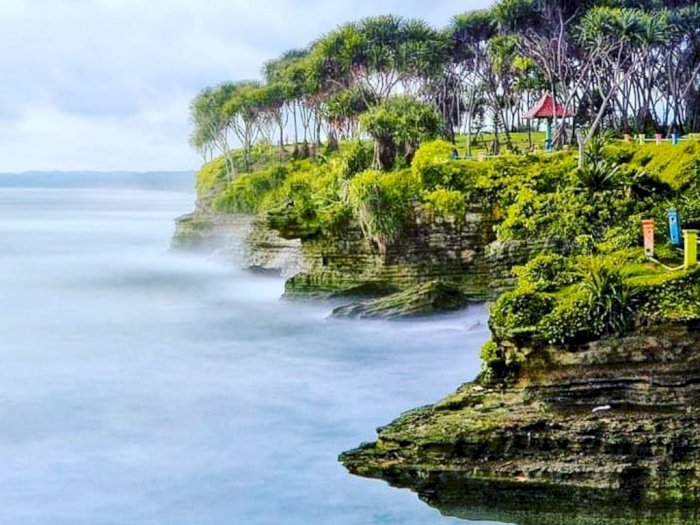 Pantai Batu Hiu Pangandaran, Spot Instagramable di Jabar dengan Beragam Keunikannya