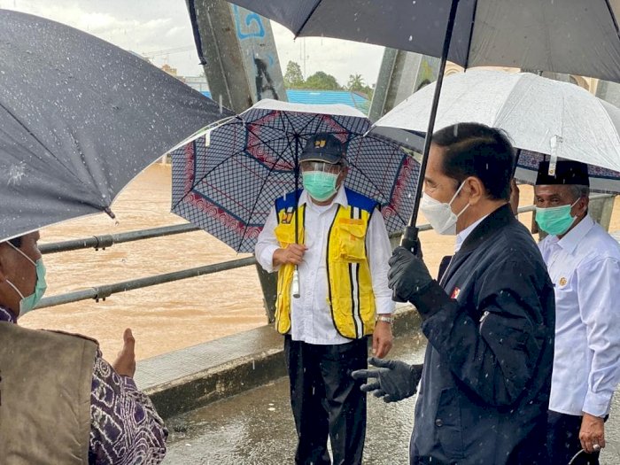 Diguyur Hujan, Presiden Jokowi Tinjau Bencana Banjir di Kalsel, Langsung Beri Perintah Ini