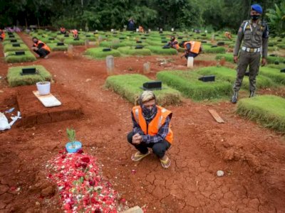 Di Tanggerang Selatan, Pelanggar Prokes COVID-19 Diberi Sanksi Berdoa di Pemakaman
