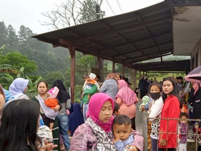 Banjir Bandang di Desa Tugu Selatan Puncak, Ratusan Korban Mengungsi ke Masjid