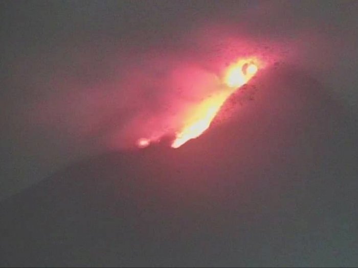 Detik-detik Gunung Merapi Muntahkan Lava Pijar dan Awan Panas, Selasa Dini Hari