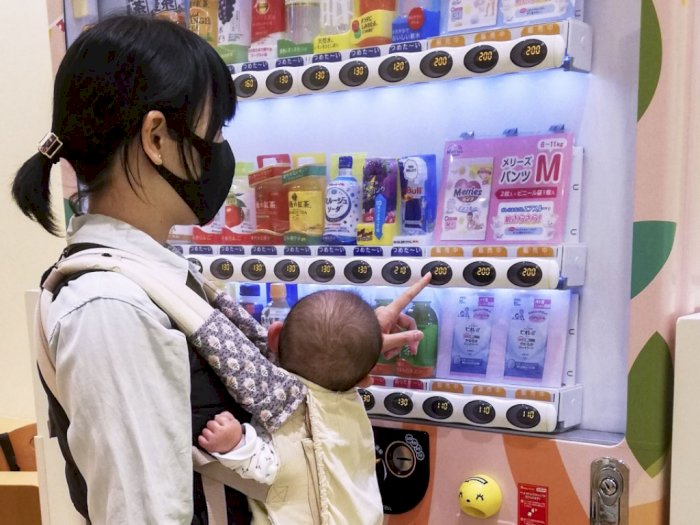 Ramah Anak, Jepang Kini Sediakan Vending Machine Jual Kebutuhan Bayi