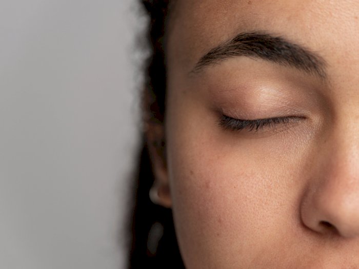 10 Cara Mengecilkan Pori-Pori Wajah agar Terlihat Mulus dan Awet Muda