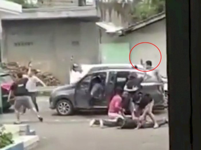 Detik-detik Video Polisi Letuskan Senjata Ringkus Sindikat Perampok Bersenpi di Semarang