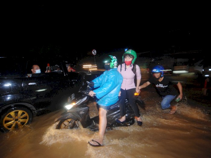 FOTO: Hujan Lebat Menyebabkan Banjir di Manado