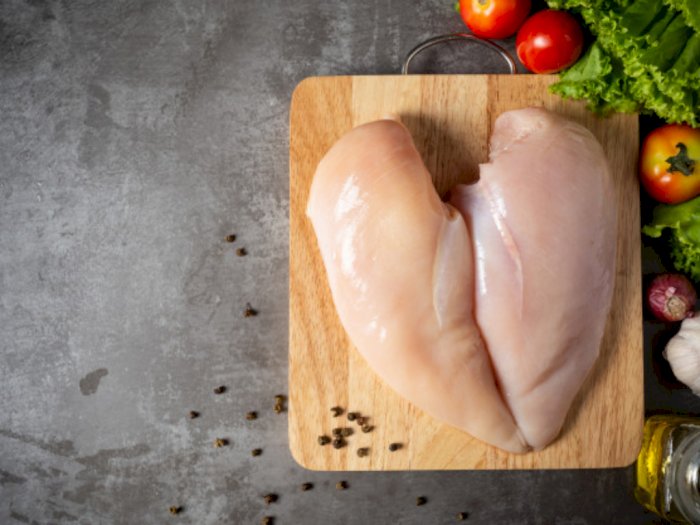 Mencuci Daging Ayam Segar Sebelum Dimasak Bikin Terkontaminasi Bakteri, Benarkah?