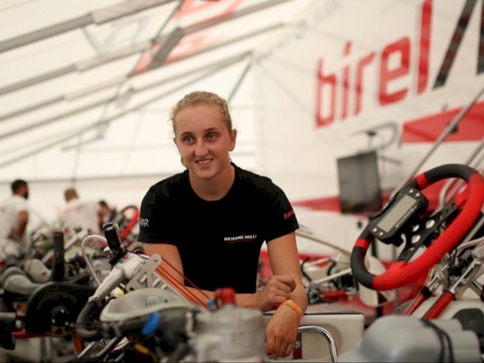 Mengenal Maya Weug, Pembalap Wanita Pertama yang jadi Member Ferrari Driver Academy