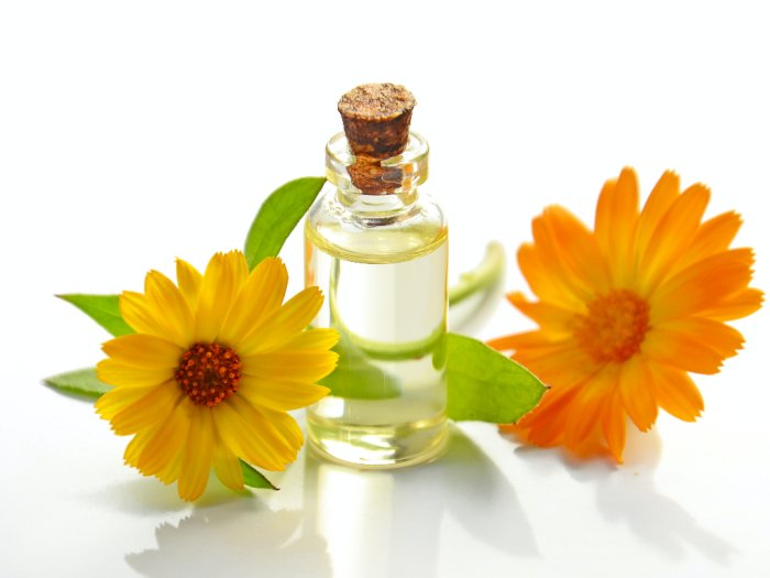 5 Essential Oil Ini Bisa Jadi Pengganti Parfum, Apa Saja Ya?