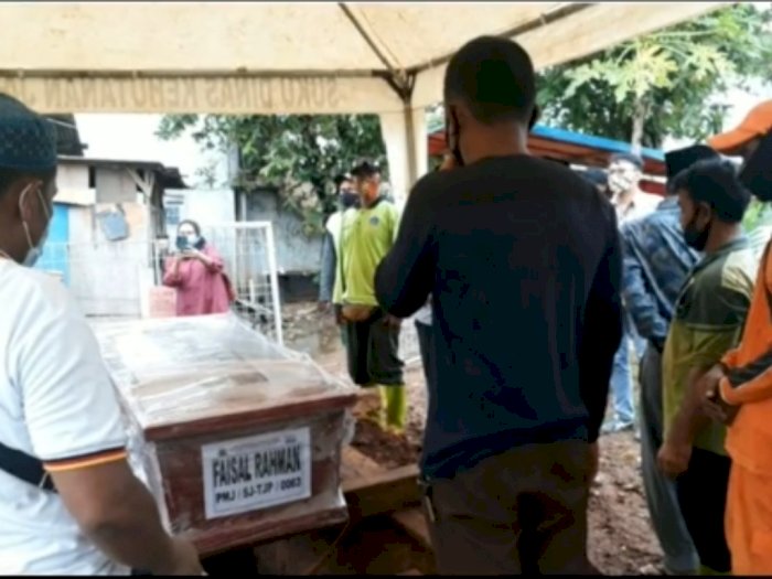Pemakaman Faisal Rahman Korban Sriwijaya Air, Sajadah Hijaunya Ditemukan di Dasar Laut