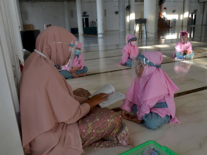 FOTO: Belajar Tatap Muka Santri di Aceh