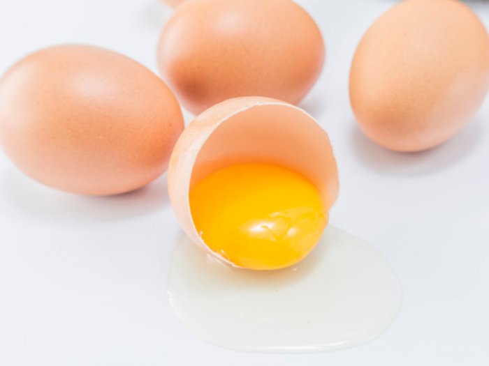 Tips Mudah Memisahkan Kuning Telur dari Putihnya Hanya dengan Bawang Putih
