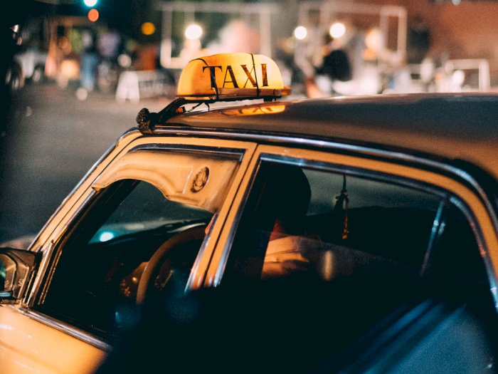 Naik Taksi Kini Jadi Strategi Baru Warga Paris Langgar Jam Malam