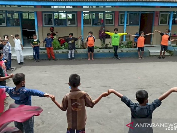 Pasca Erupsi Semeru, Pemkab Lumajang Berikan 'Trauma Healing' Kepada Anak-anak 