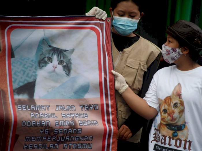 FOTO: Aksi Protes Penyembelihan Kucing di Solo