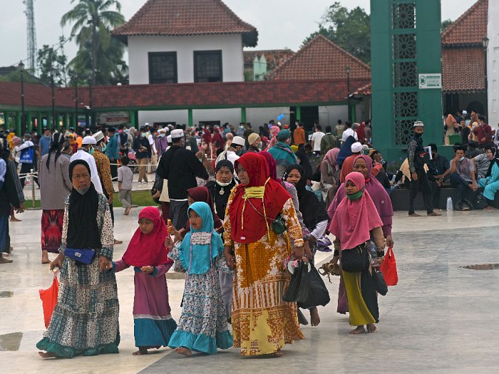 FOTO: Wisata Makam Sultan Maulana Hasanudin Tetap Ramai di Saat Pandemi
