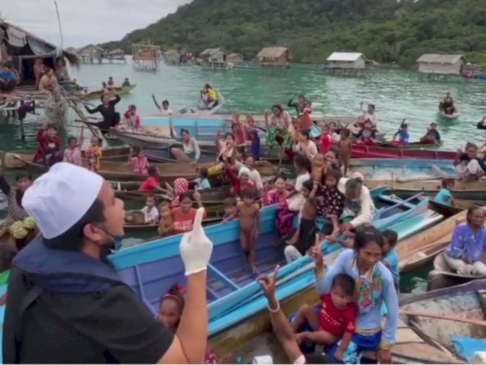 Subhanallah, Viral Video Ramai-ramai Manusia Perahu Suku Bajau Peluk Islam, Ucap Syahadat