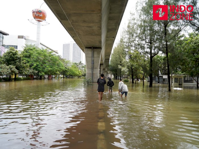 Antisipasi Banjir, Pemprov DKI Siagakan 5 Ribu Petugas untuk Tangani Sampah