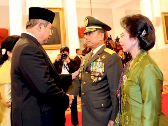 Disebut Berkhianat, Beredar Foto SBY Lantik Moeldoko Jadi Panglima TNI