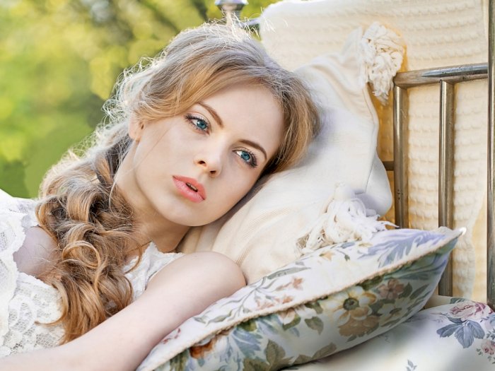 Gunakan Sarung Bantal Satin saat Tidur, Bermanfaat untuk Kecantikan
