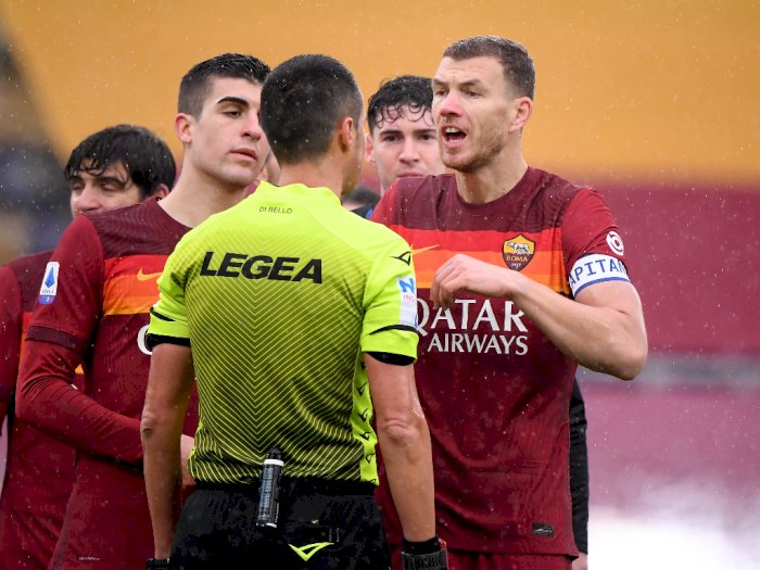 Berselisih dengan Pelatih Roma, Edin Dzeko Dicopot dari Jabatan Kapten Tim