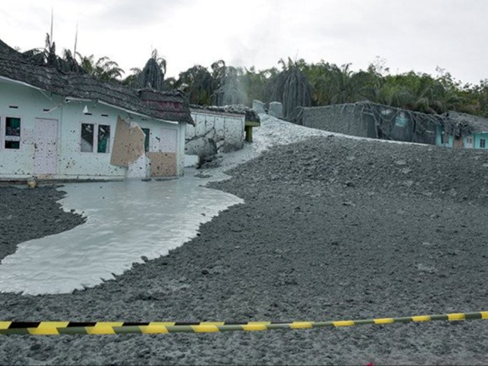 Semburan Gas Rusak Bangunan Pondok Pesantren di Pekanbaru